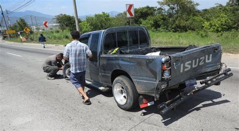 Conductor de rastra provoca múltiple accidente de tránsito cerca de