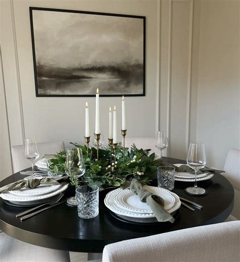 Festive Flair: 33+ Christmas Table Decor That Wows in 2024 | Houszed