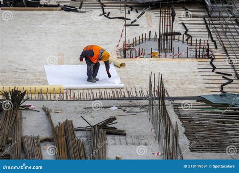 Trabajador De Aislamiento Haciendo Impermeabilizaci N Profesional