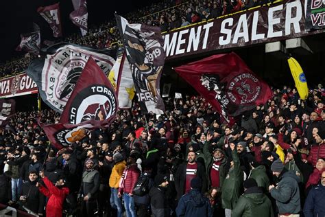 Salernitana Il Messaggio Della Curva Sud Allo Scudetto Del Napoli