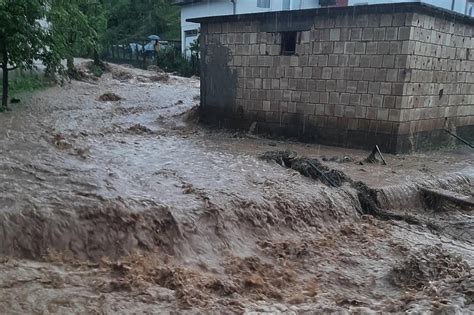 Teočak ponovo pod vodom razorna bujica uništava sve pred sobom video