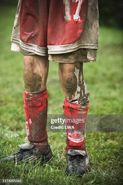 544 Muddy Football Player Stock Photos High Res Pictures And Images