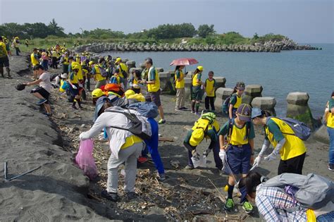 落實環保與心保 佛光山南屏別院淨灘愛地球 人間通訊社