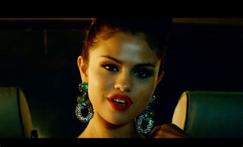 selena gomez slow down video photos Selena Gómez estrena el vídeo de