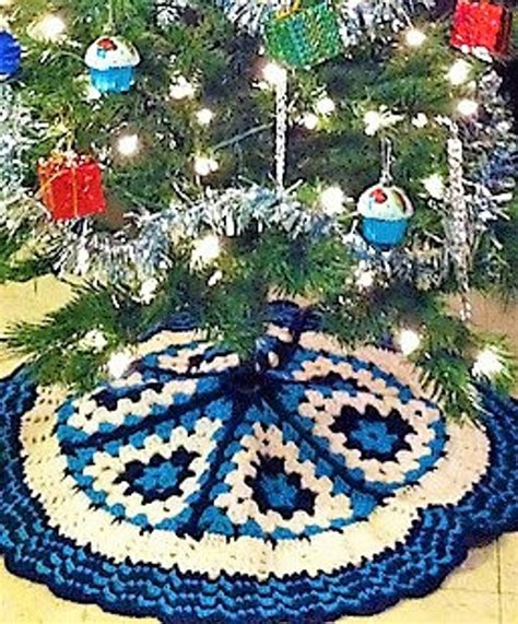 Crochet Granny Square Christmas Tree Skirt Pattern - Dennis Henninger's Coloring Pages