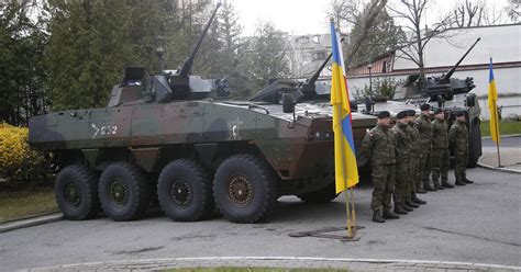 Polskie Rosomaki i Pioruny pojadą do Ukrainy Rzecznik rządu potwierdza