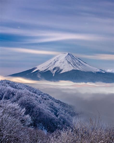 Takashi On Instagram “🗻 ある雲海の雪の夜 明るい月光に美しく照らされて ・ A Winter Night In A