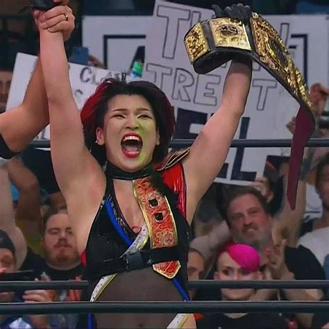 Hikaru Shida Defeats Toni Storm Captures Aew Womens World Title On