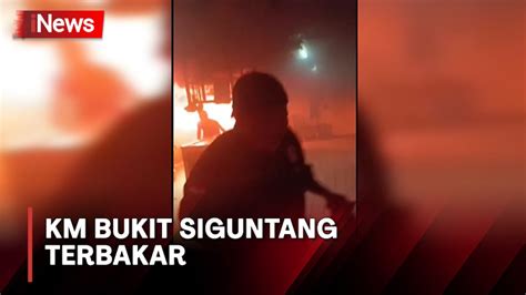 Km Bukit Siguntang Terbakar Di Parepare Asap Tebal Sulitkan Petugas