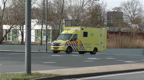 ENGELSE SIRENE Mobile Intensive Care Unit 17304 Met Spoed Naar Het