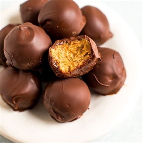 Healthy Peanut Butter Balls Made With 5 Ingredients