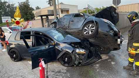 Novedrate Tre Feriti Nello Scontro Tra Due Auto