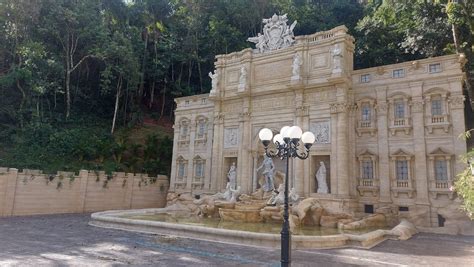 Réplica da Fontana di Trevi fica pronta e Serra Negra aguarda