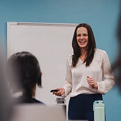 Lindsey Payne Eee Receives Exceptional Early Career Teaching Award