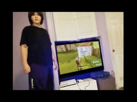 Un Enfant Casse Sa Manette Apr S Avoir Perdu Sur Fortnite Youtube