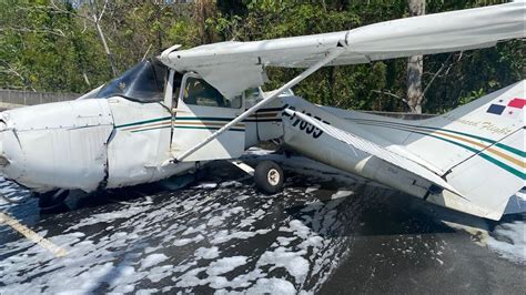 Filma Accidente aéreo donde sobreviven 4 perdonas al aterrizar en una