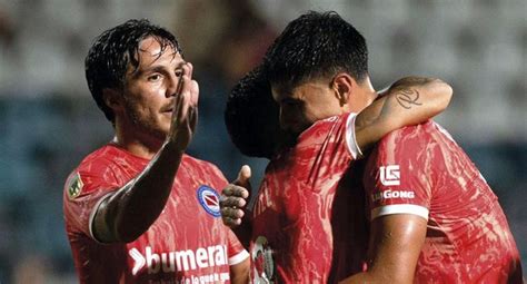 Argentinos Juniors goleó a Deportivo Armenio y avanzó de ronda en la