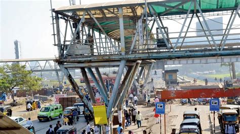 One of the 1st skywalks of Mumbai, Bandra (E) Skywalk to be rebuilt at ...