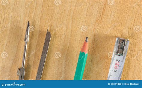 Outils Pour Dessiner Et Mesurer Photo Stock Image Du Fond