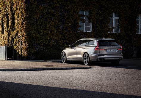 2018 Volvo V60 Unveiled New T6 Twin Engine Phev New Volvo V60