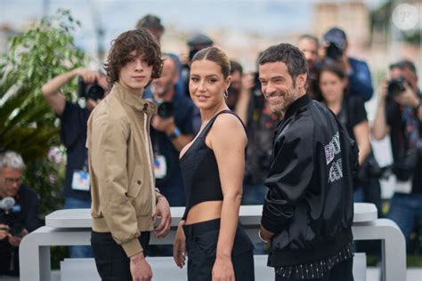 Adèle Exarchopoulos Ultra Sexy Photographe Malicieuse Qui Séclate Devant Romain Duris Au