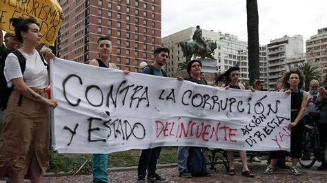 Cientos De Personas Protestaron Contra La Corrupci N