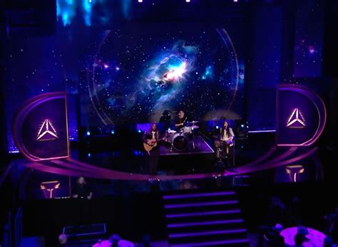 Lauren Monroe performs her first single Everline on the Media Access ...