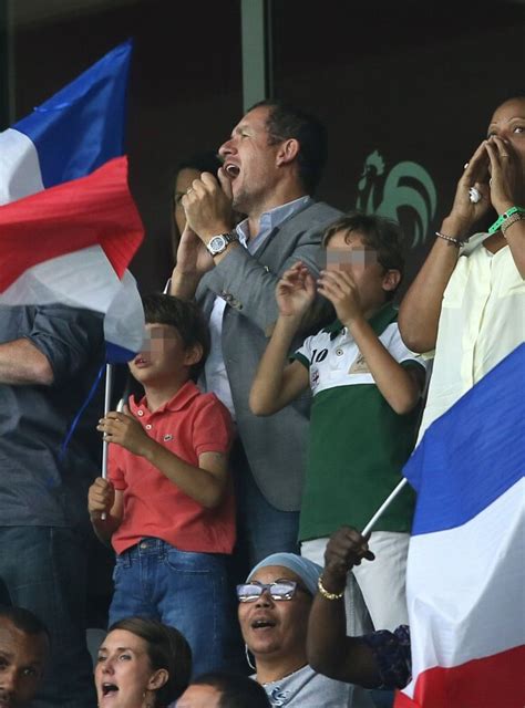 Photo Dany Boon Avec Ses Enfants Eytan Et Elia Lors Du Match France