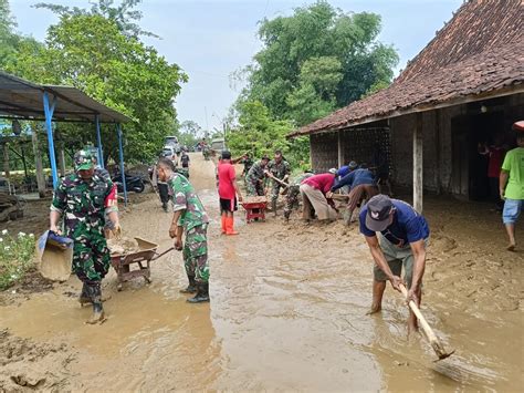 Ratusan Rumah Terdampak Banjir Bandang Di Tambakromo Berita Terkini