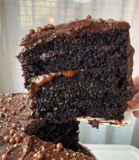 Chocolate Layer Cake With Caramel Filling