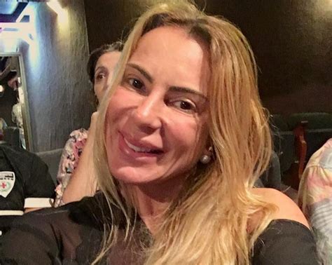 Esposa de Stênio Garcia rebate críticas após postar foto nua TV Foco