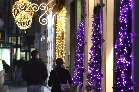 Varenna Tagliate Le Luminarie Natalizie Il Sindaco Gesto Spregevole