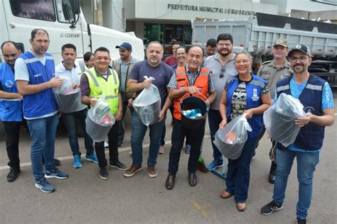 Prefeitura inicia entrega de água potável kits de limpeza e sacolões