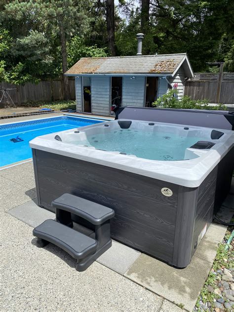 Sparkling Mountain Spas - Hot Tubs and Swim Spas BC