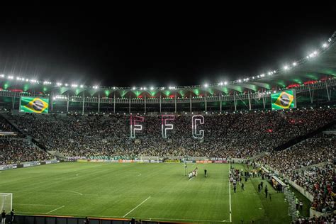 Vasco Entra Na Disputa Com Fluminense E Flamengo Pelo Maracanã