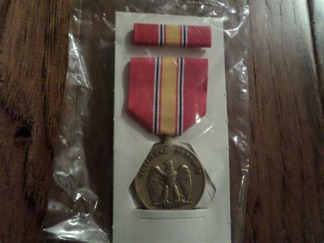 NATIONAL DEFENSE SERVICE MEDAL & RIBBON SET MILITARY G.I ISSUE PRESENT ...