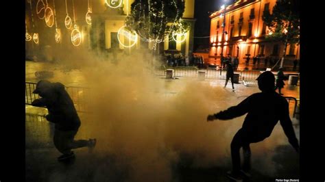 Protesta të dhunshme në Tiranë pas vrasjes së 25 vjeçarit nga policia