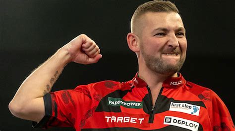 World Darts Championship: Nathan Aspinall cruises past Andrew Gilding ...