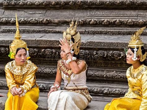 Angkor Wat Is A Popular Tourist Attraction Apsara Cambodian Dance