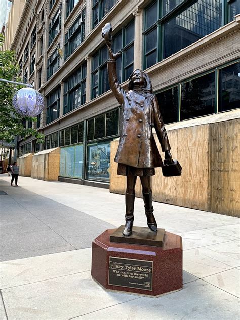 Mary Tyler Moore Statue - Minneapolis, Minnesota - Top Brunch Spots