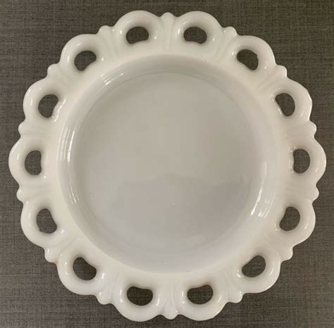 Vintage Anchor Hocking Milk Glass Scalloped Edge Lace 8 25 Plate