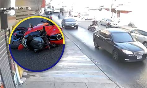 Se cayó Cámaras captaron fatal accidente de motociclista en El