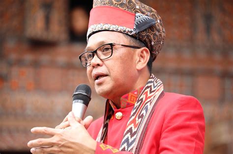 Ciri Khas Dan Filosofi Baju Adat Toraja Budayanesia