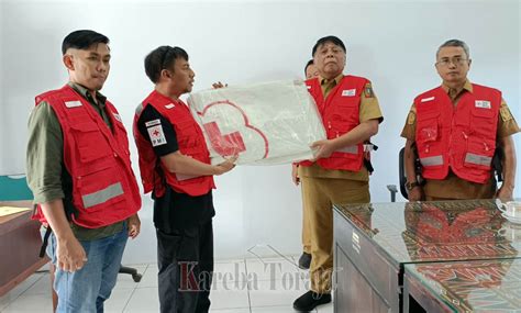 Pmi Sulsel Serahkan Bantuan 150 Paket Alat Kebersihan Untuk Korban