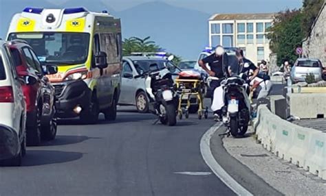 Incidente A Castellammare Sulla Ss Ferito Un Centauro