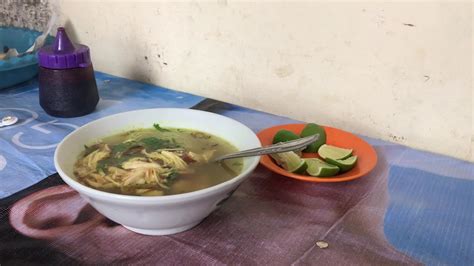 Un Plato De Sopa De Pollo Con Vegetales Saludables Y Fideos Con Pollo