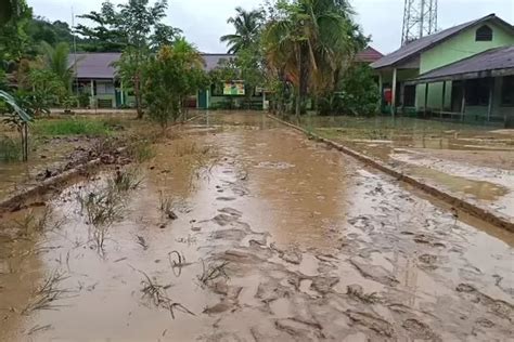 Banjir Lumpur Di Palaran Ratusan Murid Dipulangkan Diduga Akibat