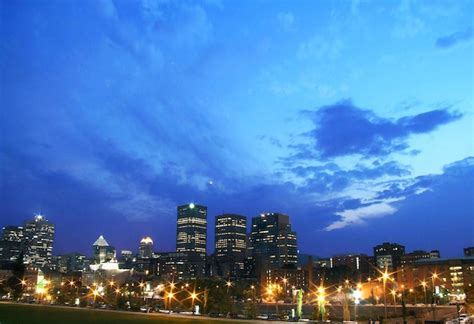 Premium Photo | Downtown montreal at dusk