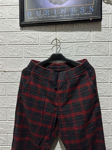 CELANA TARTAN UNIQLO B110 On Carousell