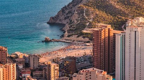 The 5 best beaches in Alicante - Top Gear Mobility